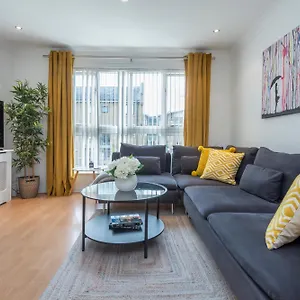 2 Bed Town House With Garden In Hackney, , London United Kingdom