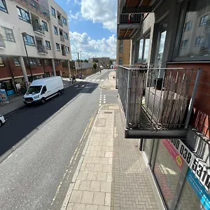 Modern Flat Near Transports , London United Kingdom
